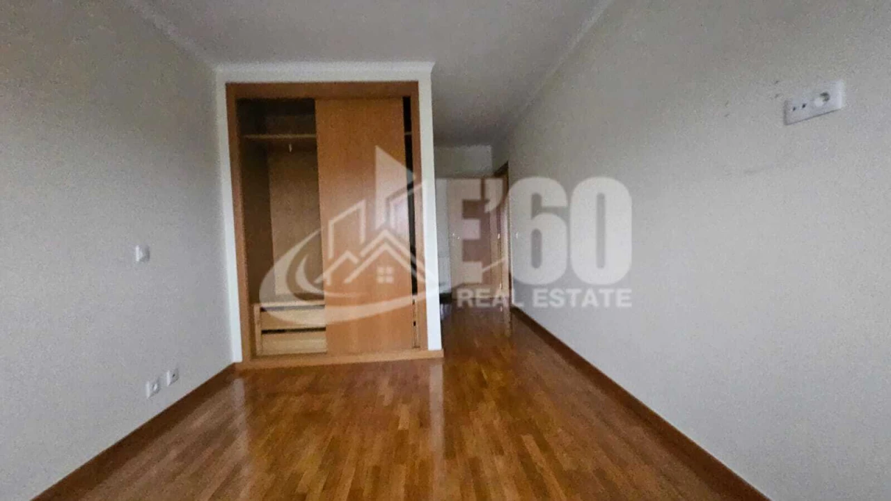 Apartamento T2 para Venda em Mozelos Foto 11