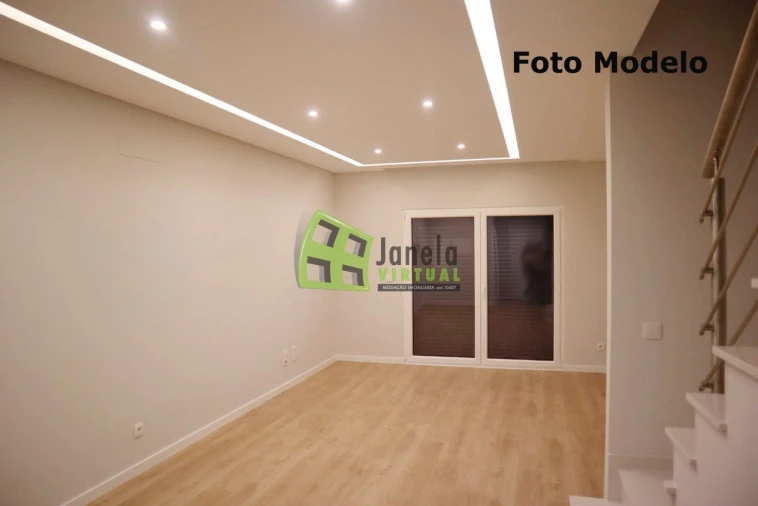 Moradia T3 para Venda em Quinta do Conde Foto 28