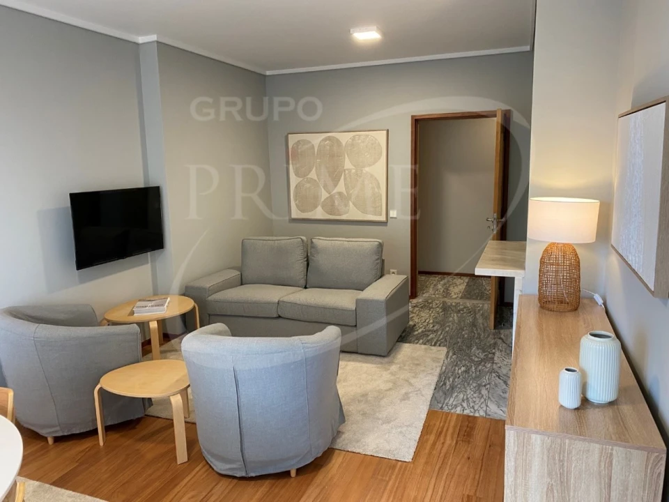 Apartamento T2 para Arrendamento em Aldoar, Foz do Douro e Nevogilde Foto 2