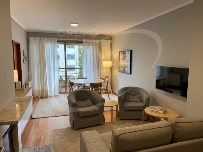 Apartamento T2 para Arrendamento em Aldoar, Foz do Douro e Nevogilde