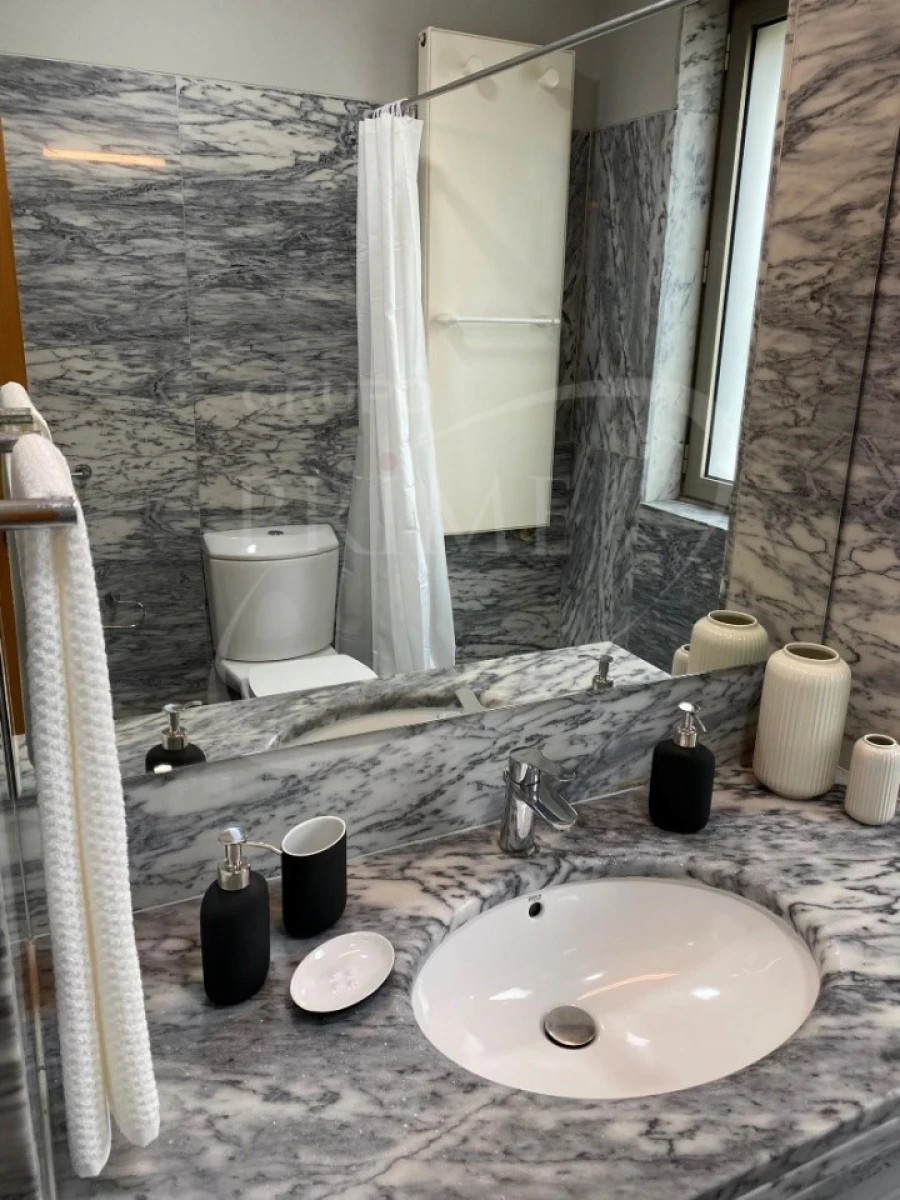 Apartamento T2 para Arrendamento em Aldoar, Foz do Douro e Nevogilde Foto 13