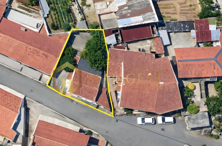 Moradia T3 para Venda em Fânzeres e São Pedro da Cova Foto 1