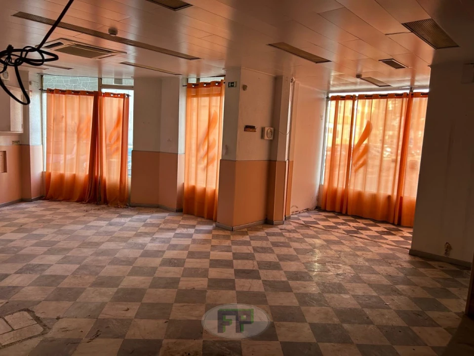 Loja para Venda em Algés, Linda-A-Velha e Cruz Quebrada-Dafundo Foto 3