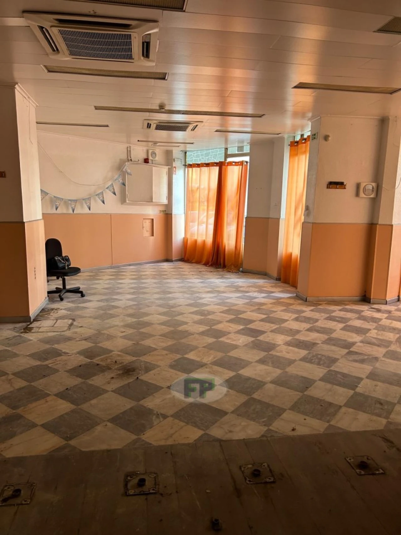 Loja para Venda em Algés, Linda-A-Velha e Cruz Quebrada-Dafundo Foto 4