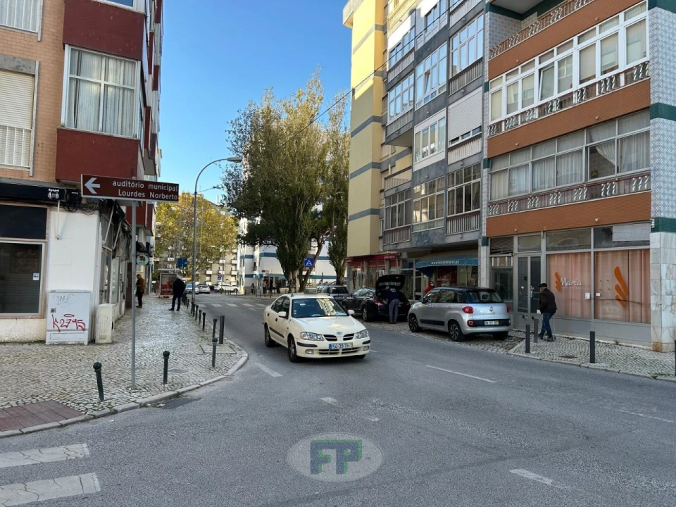Loja para Venda em Algés, Linda-A-Velha e Cruz Quebrada-Dafundo Foto 16