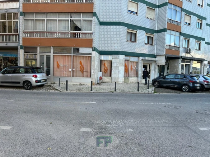 Loja para Venda em Algés, Linda-A-Velha e Cruz Quebrada-Dafundo