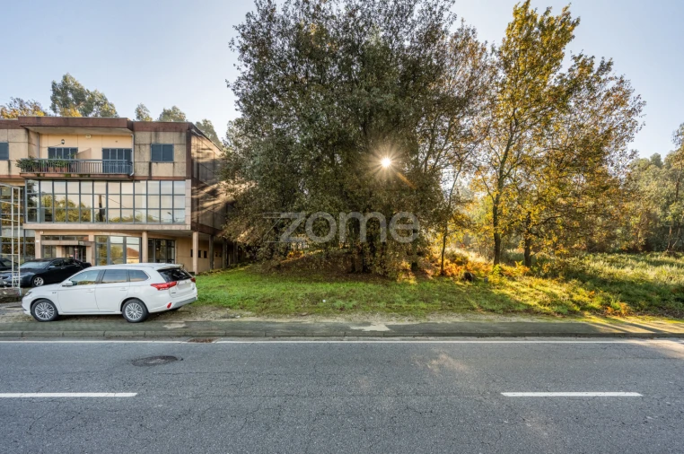 Terreno para Venda em Carvalhosa Foto 2