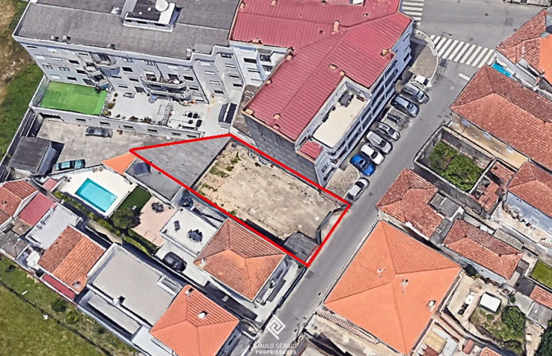 Terreno para Venda em Oliveira do Douro Foto 1