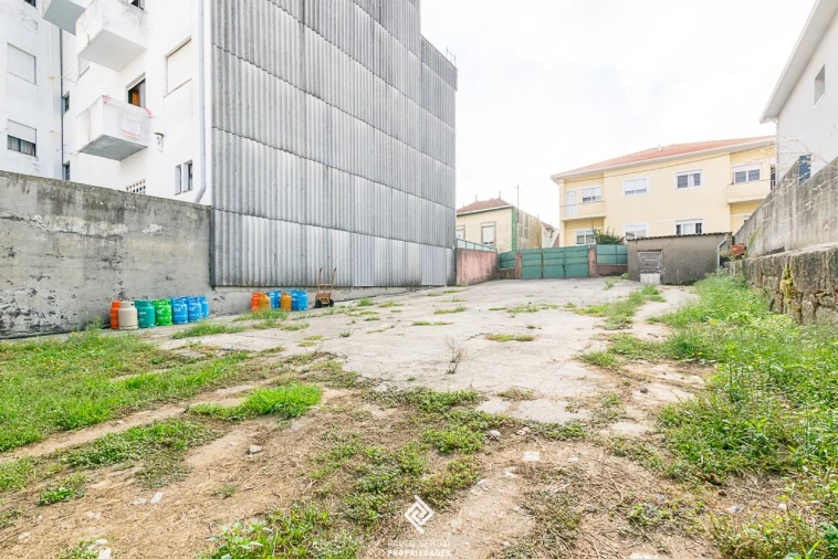 Terreno para Venda em Oliveira do Douro Foto 2