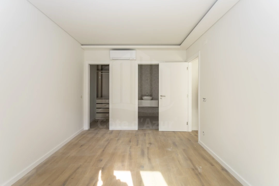 Apartamento T4 para Venda em Almada, Cova da Piedade, Pragal e Cacilhas Foto 23