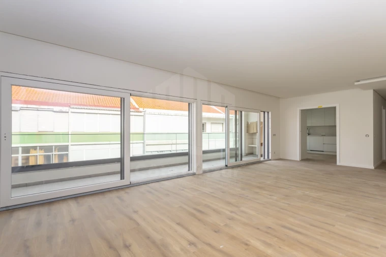Apartamento T4 para Venda em Almada, Cova da Piedade, Pragal e Cacilhas Foto 34