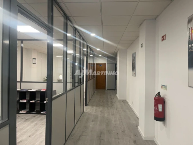 Loja para Venda em Custóias, Leça do Balio e Guifões Foto 1