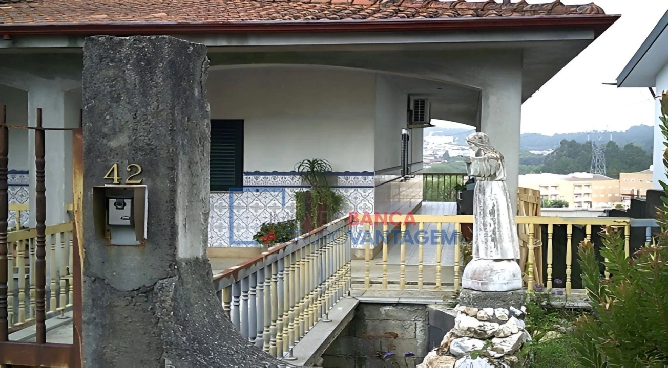 Moradia T3 para Venda em Milheiros de Poiares Foto 3