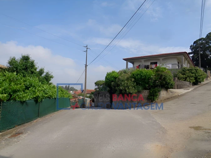 Moradia T3 para Venda em Milheiros de Poiares Foto 2