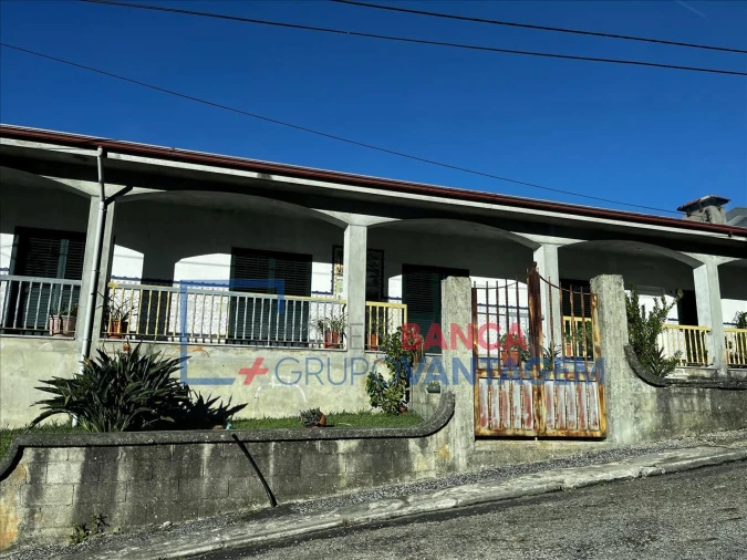 Moradia T3 para Venda em Milheiros de Poiares Foto 1