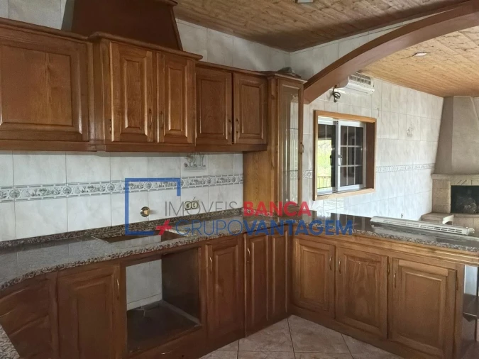 Moradia T3 para Venda em Milheiros de Poiares Foto 4