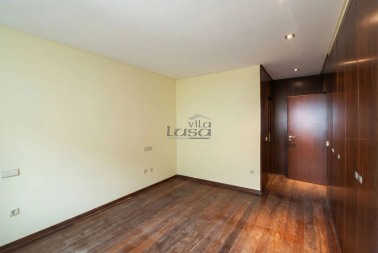 Moradia T4 para Venda em Mafamude e Vilar do Paraíso Foto 19