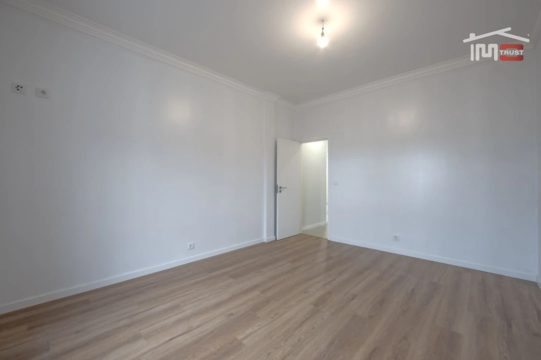 Moradia T4 para Venda em Queluz e Belas Foto 16