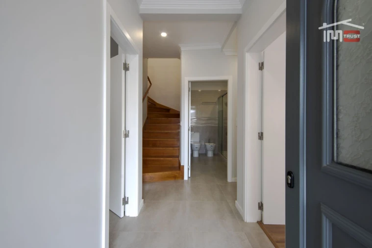 Moradia T4 para Venda em Queluz e Belas Foto 4