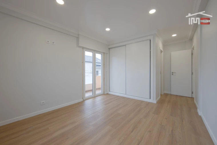 Moradia T4 para Venda em Queluz e Belas Foto 35