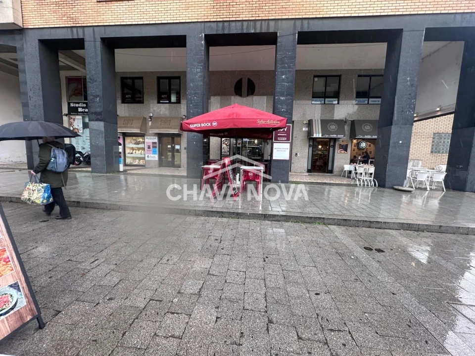 Loja para Trespasse em Mafamude e Vilar do Paraíso Foto 1