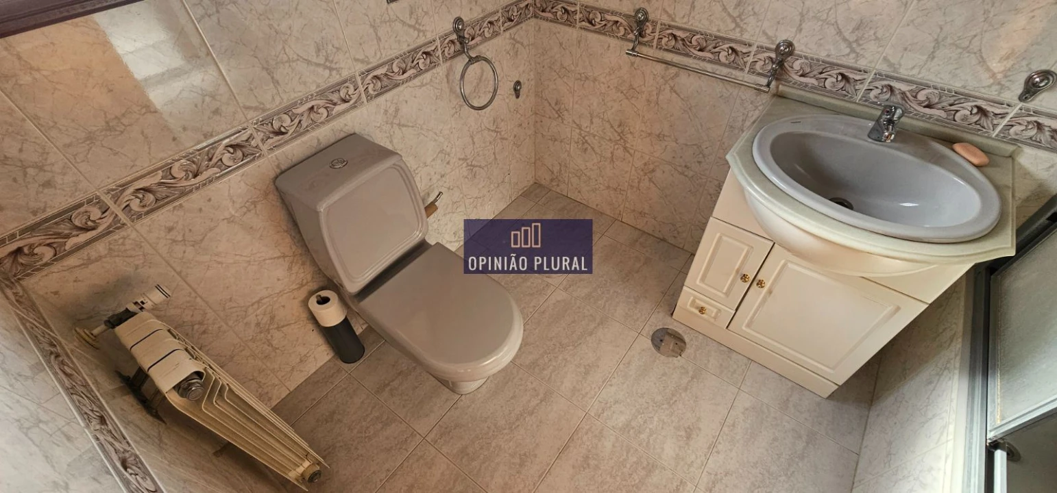 Moradia T4 para Arrendamento em Serzedo e Perosinho Foto 23