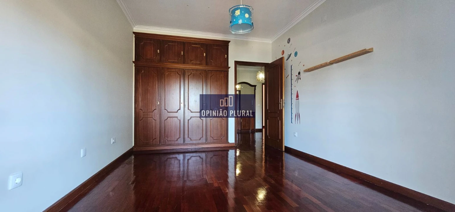 Moradia T4 para Arrendamento em Serzedo e Perosinho Foto 31