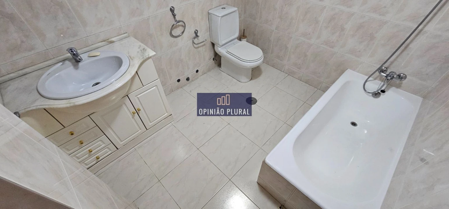 Moradia T4 para Arrendamento em Serzedo e Perosinho Foto 36