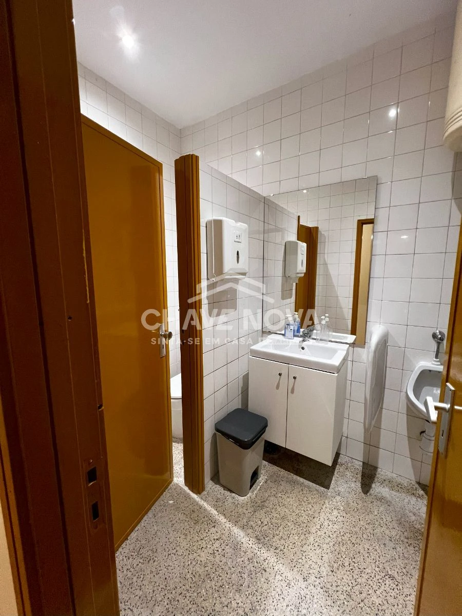 Escritório para Venda em Mafamude e Vilar do Paraíso Foto 17