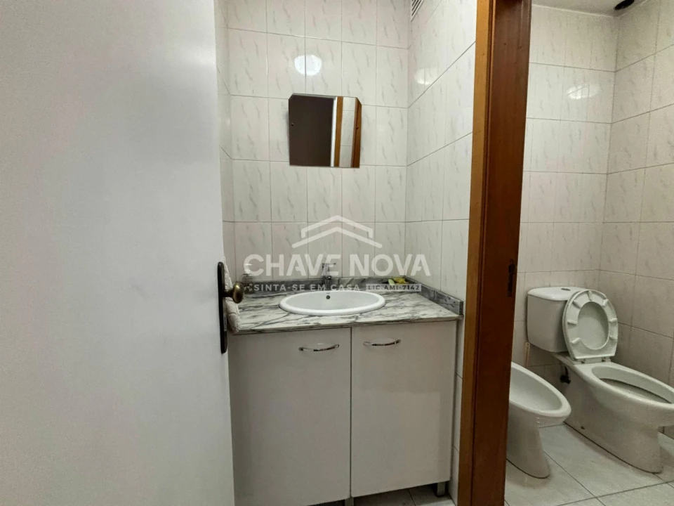 Loja para Venda em Santa Marinha e São Pedro da Afurada Foto 7