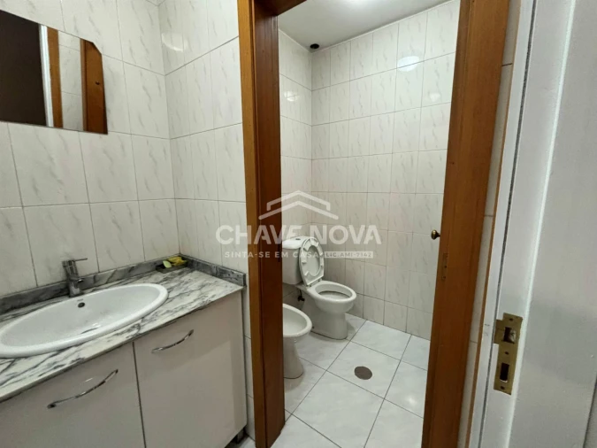 Loja para Arrendamento em Santa Marinha e São Pedro da Afurada Foto 8