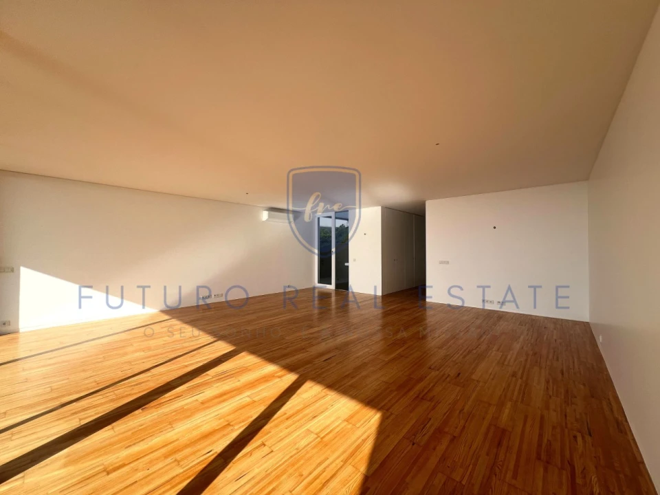 Moradia T4 para Venda em São Martinho Foto 5