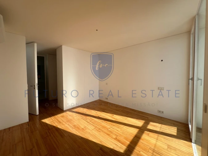 Moradia T4 para Venda em São Martinho Foto 25