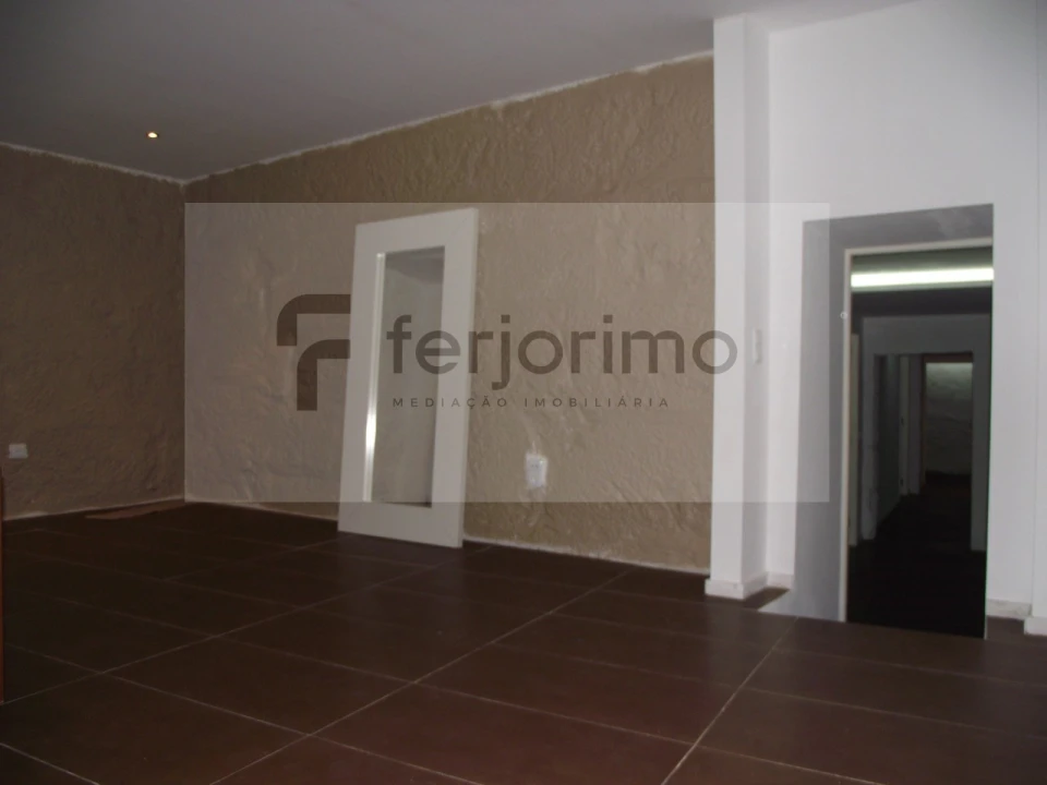 Moradia T3 para Venda em Azurem Foto 9