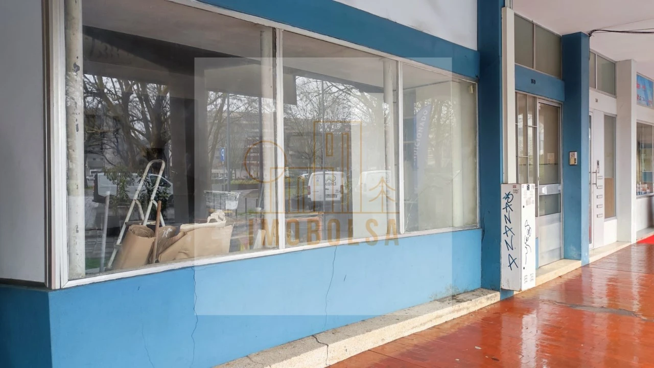 Loja para Arrendamento em Antas e Abade de Vermoim Foto 1