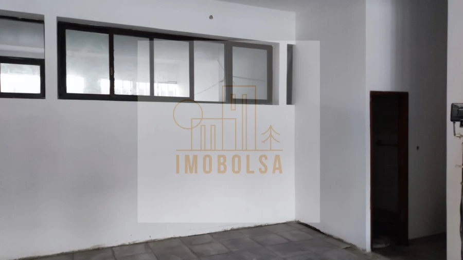 Loja para Arrendamento em Antas e Abade de Vermoim Foto 2