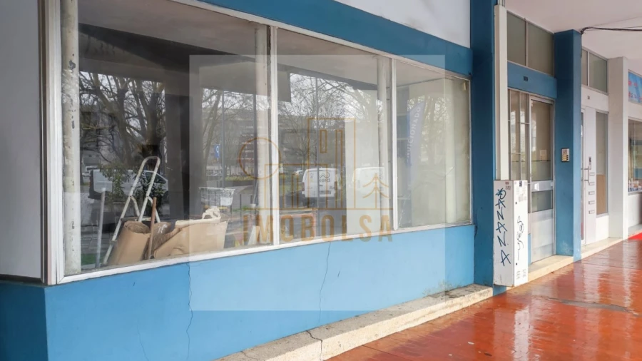 Loja para Arrendamento em Antas e Abade de Vermoim