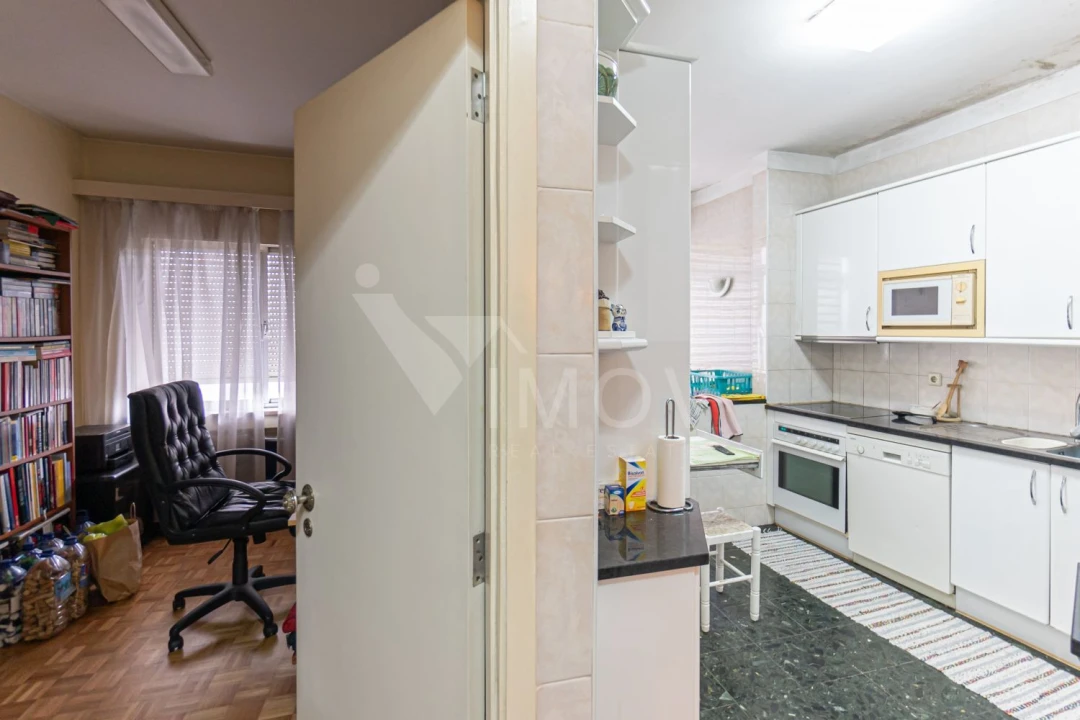 Apartamento T4 para Venda em Lordelo do Ouro e Massarelos Foto 10