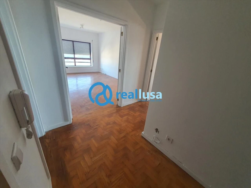 Apartamento T3 para Venda em Vilar de Andorinho Foto 3