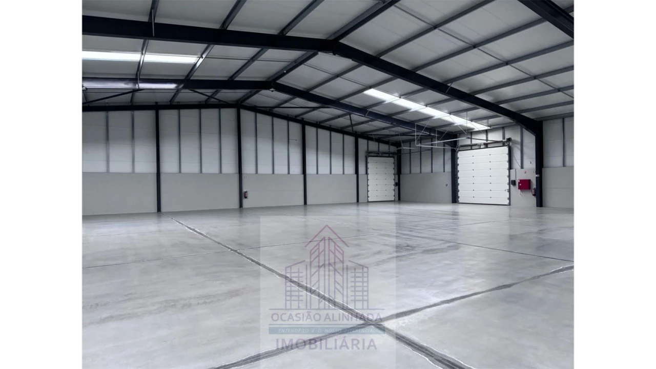 Loja para Arrendamento em Nelas Foto 3