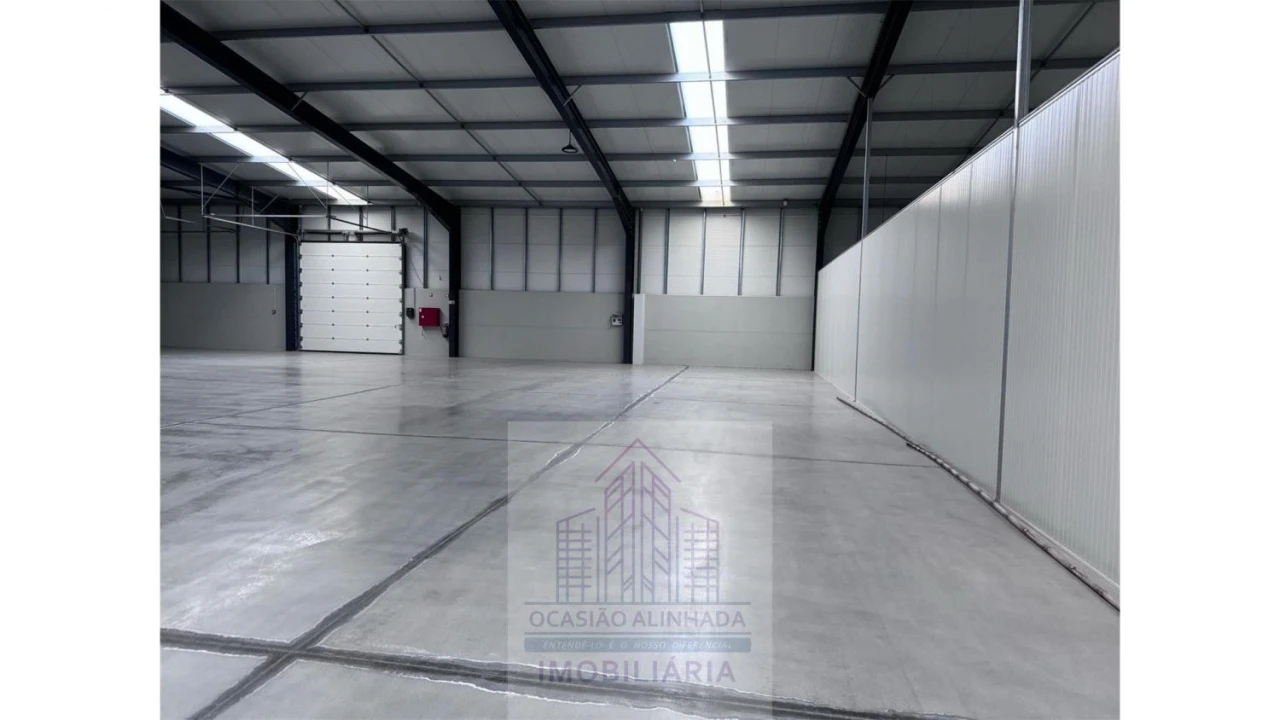 Loja para Arrendamento em Nelas Foto 9