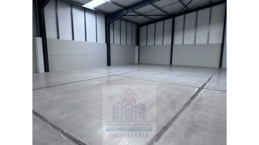 Loja para Arrendamento em Nelas Foto 8