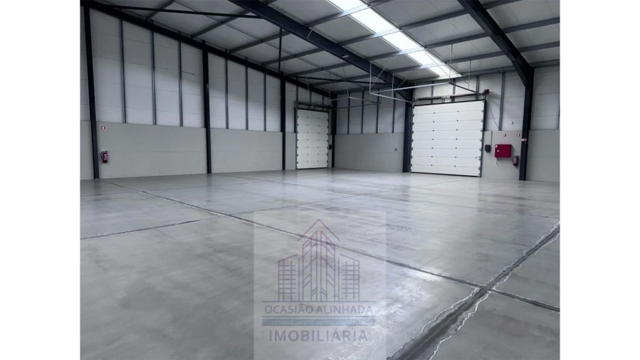 Loja para Arrendamento em Nelas Foto 2