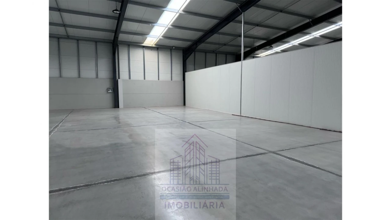 Loja para Arrendamento em Nelas Foto 6