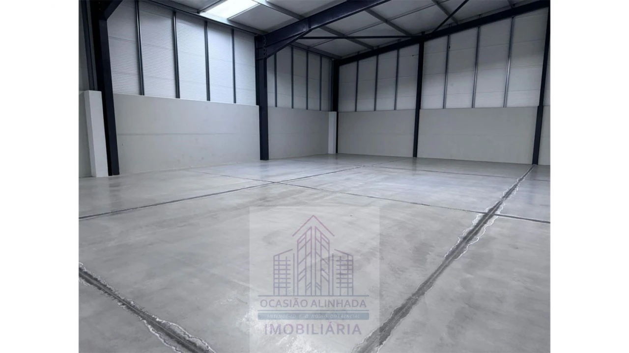 Loja para Arrendamento em Nelas Foto 8