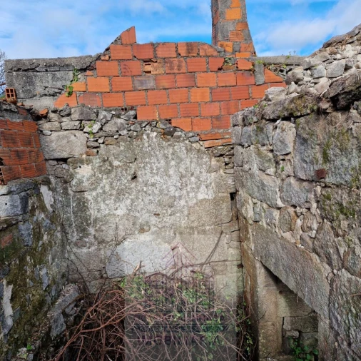 Moradia T2 para Venda em Castro Daire Foto 12