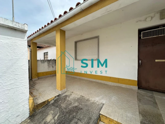 Moradia T1 para Venda em Azoia de Cima e Tremês Foto 4