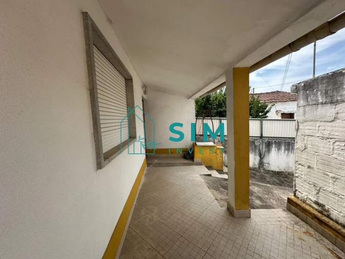 Moradia T1 para Venda em Azoia de Cima e Tremês Foto 1