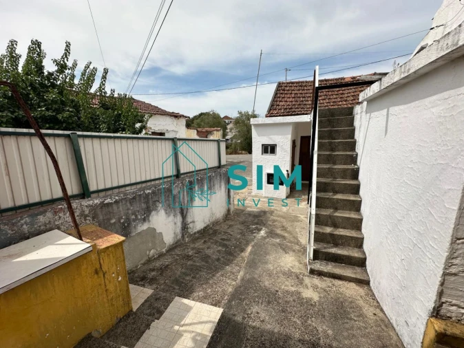 Moradia T1 para Venda em Azoia de Cima e Tremês Foto 2