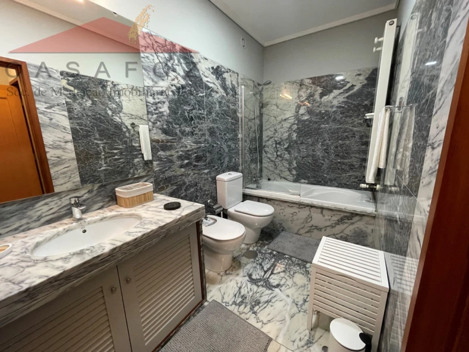 Apartamento T2 para Arrendamento em Aldoar, Foz do Douro e Nevogilde Foto 32